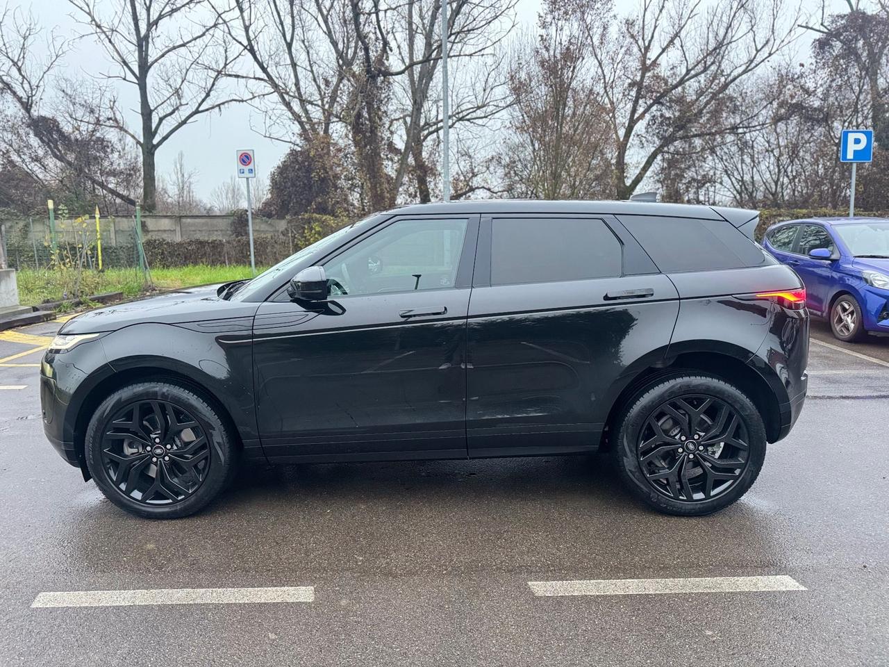 RANGE ROVER EVOQUE AUTOCARRO N1 5 POSTI TOTAL BLACK 2022
