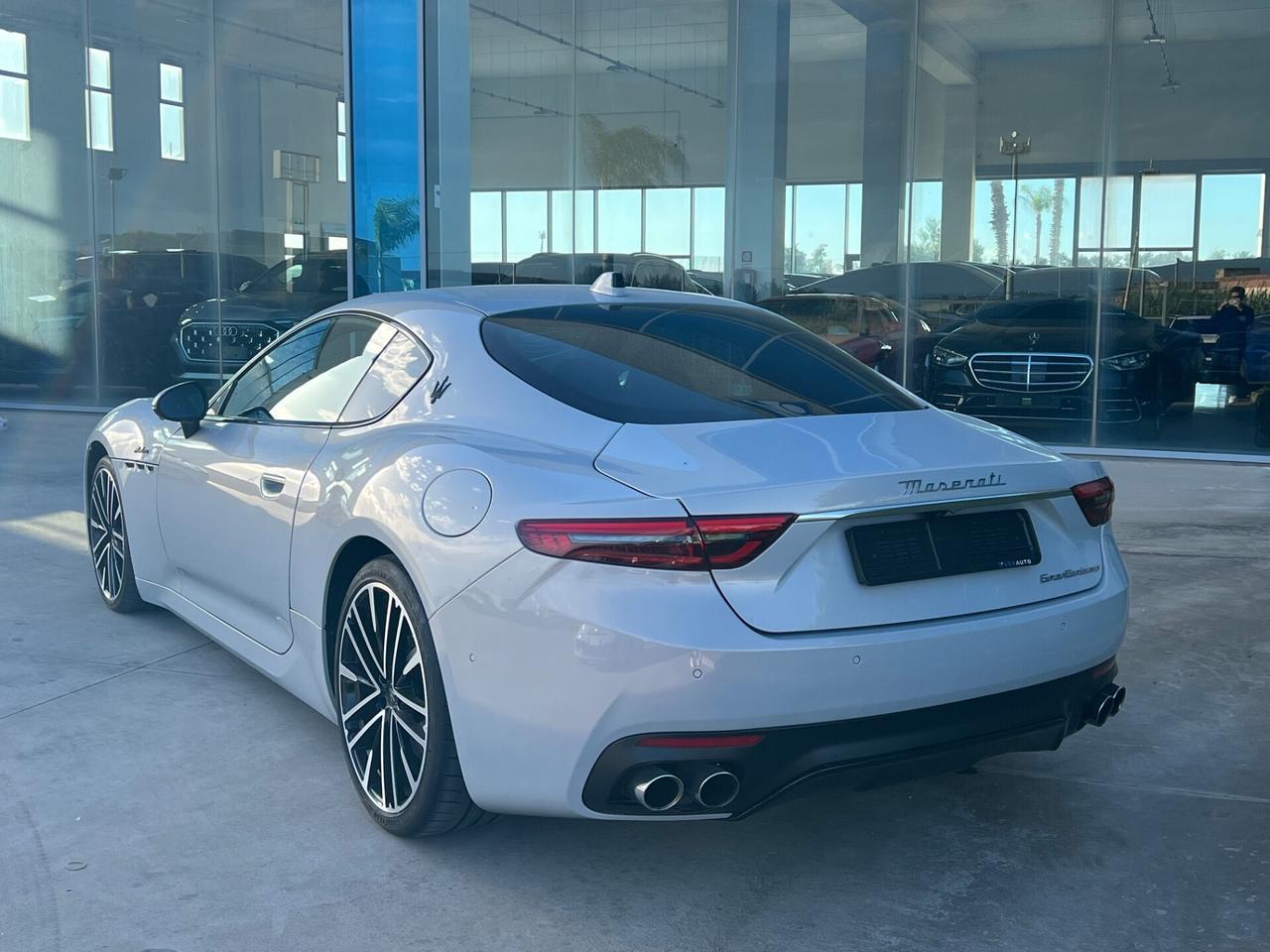 Maserati GranTurismo Modena awd auto possibilità noleggio no scoring