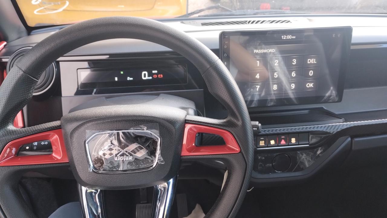 Ligier Myli I.deal con servosterzo, radio CarPlay e telecamera posteriore