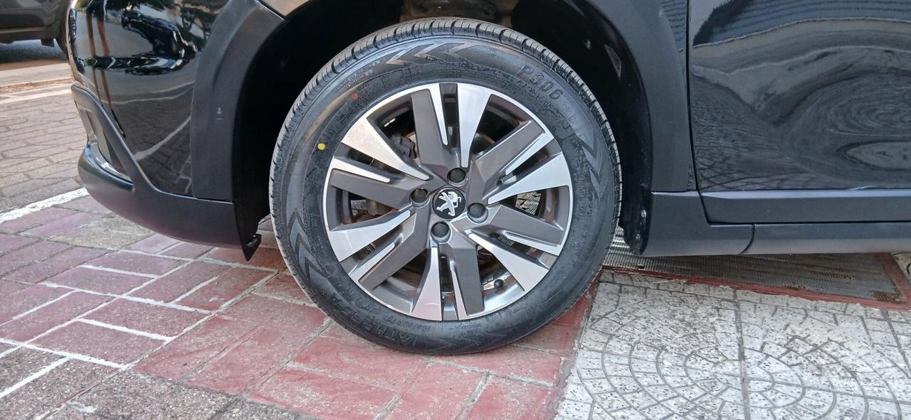 PEUGEOT 2008 BLUE HDi 100 GT LINE
