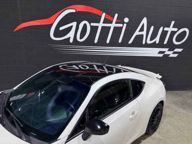 TOYOTA GT86 2.0 PERLA WHITE CERCHI IN SEDE