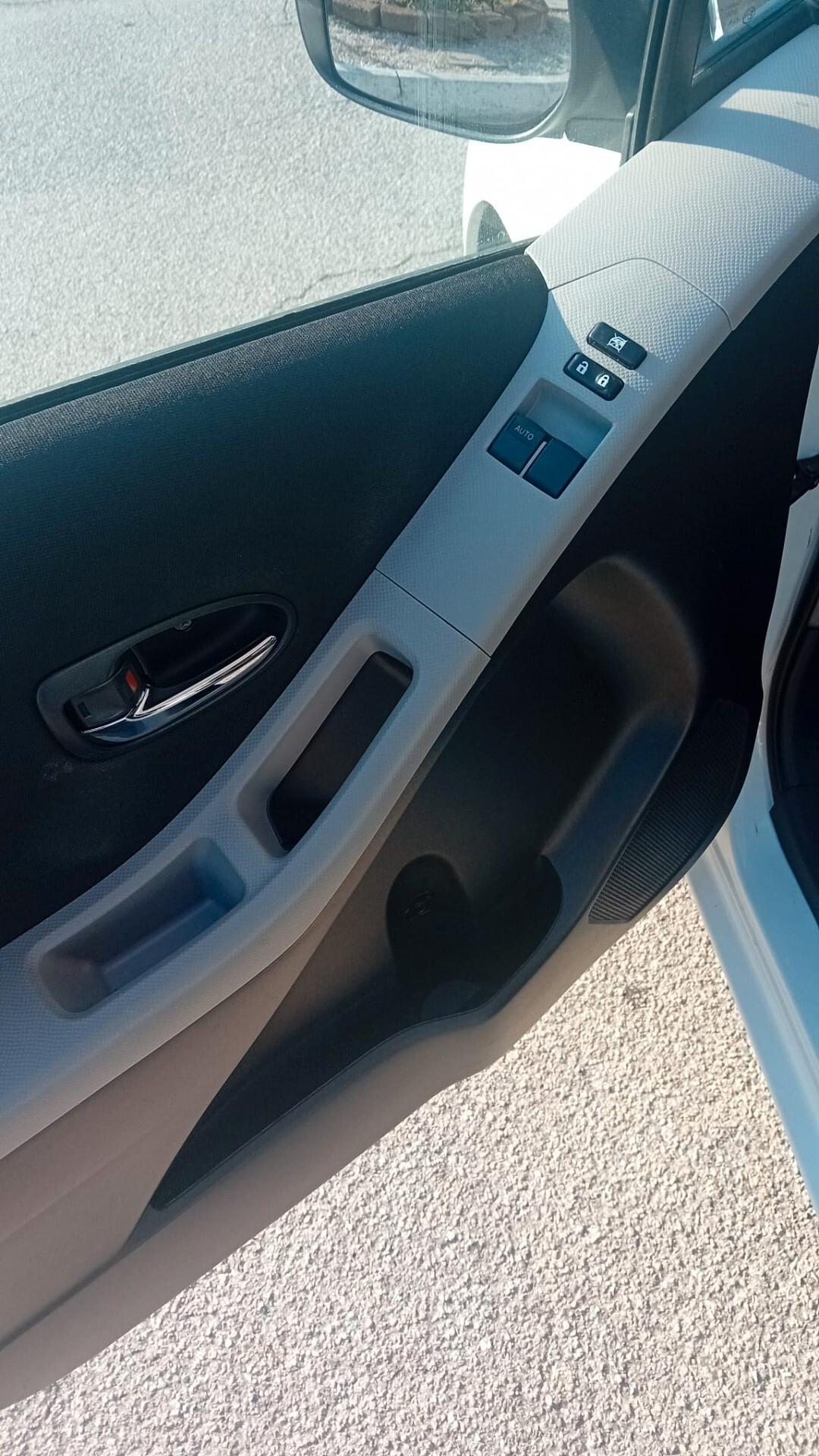Toyota Yaris 1.0 5 porte Sol