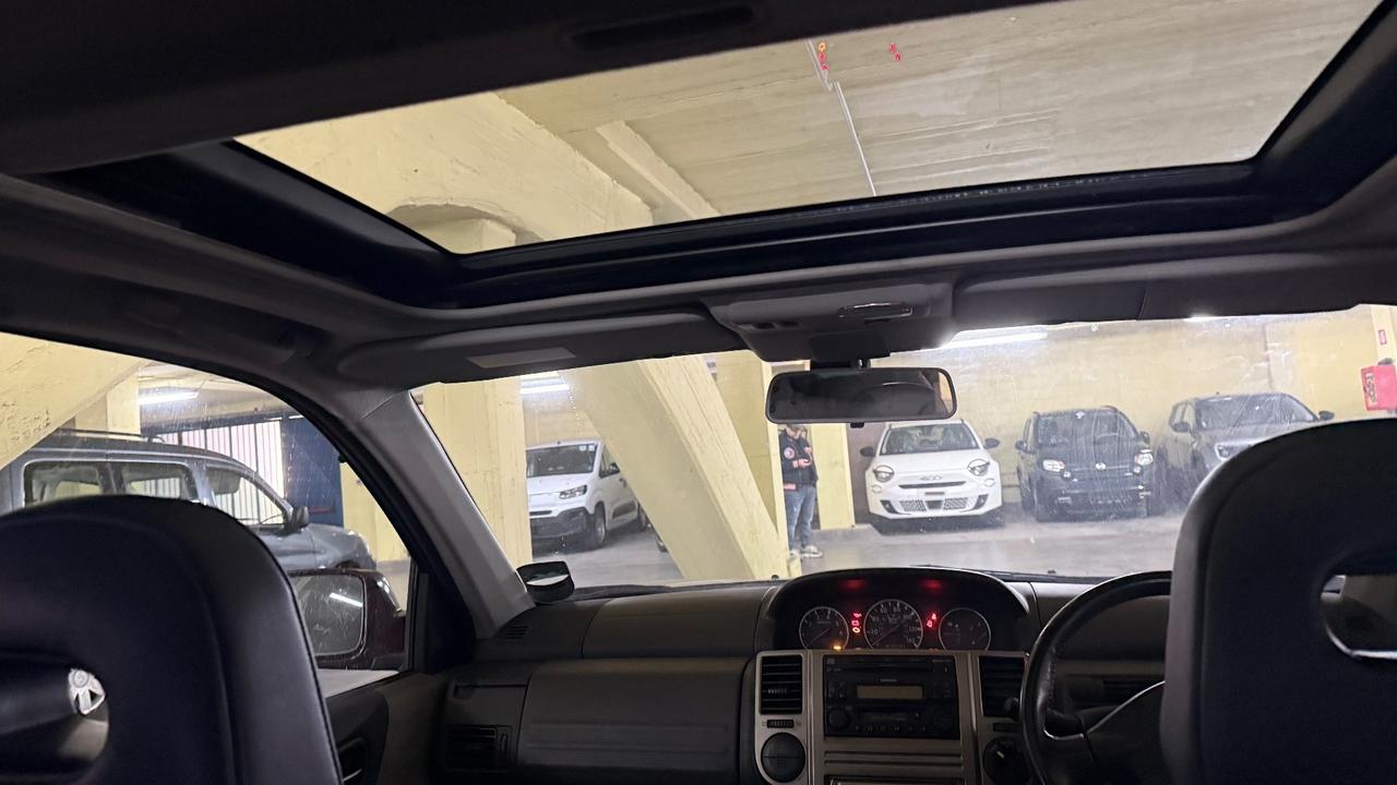 Nissan X-Trail 2.2 dCi Elegance Columbia GUIDA A DX