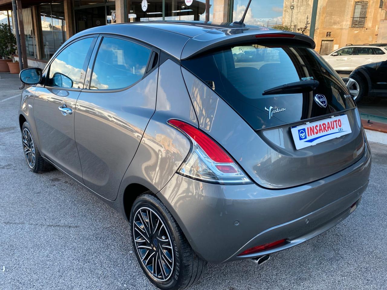 Lancia Ypsilon 1.0 FireFly 5 porte S&S Hybrid Ecochic Silver