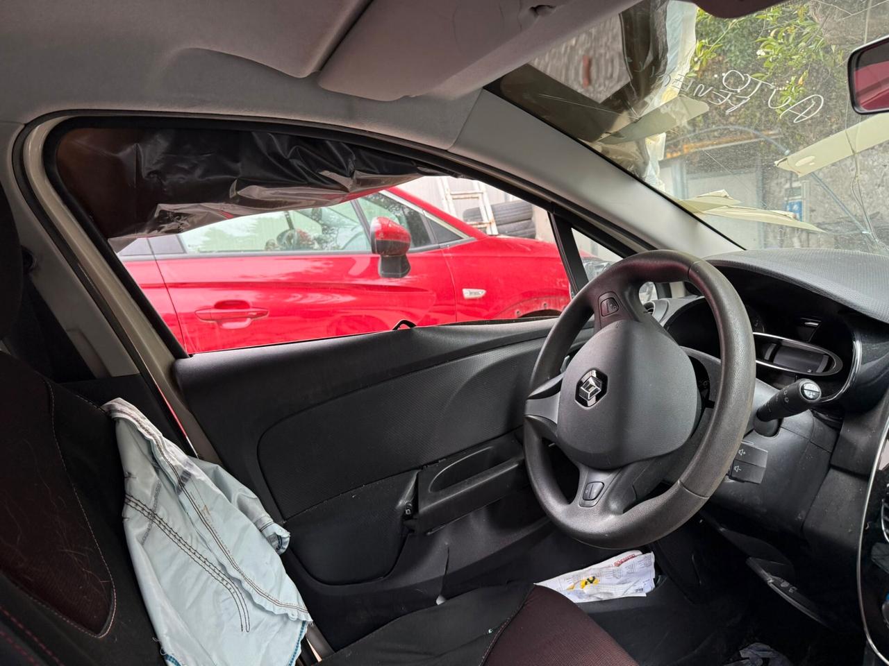 Renault Clio 1.5 Dci Incidentata