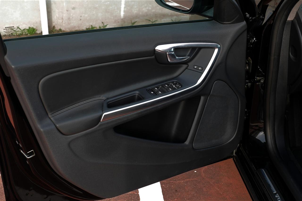 Volvo V60 D2 R-design