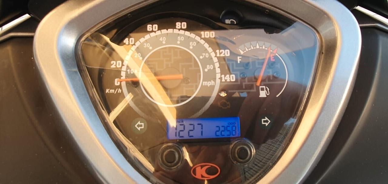 Kymco Agility 125 R16 Plus solo 2.200 km