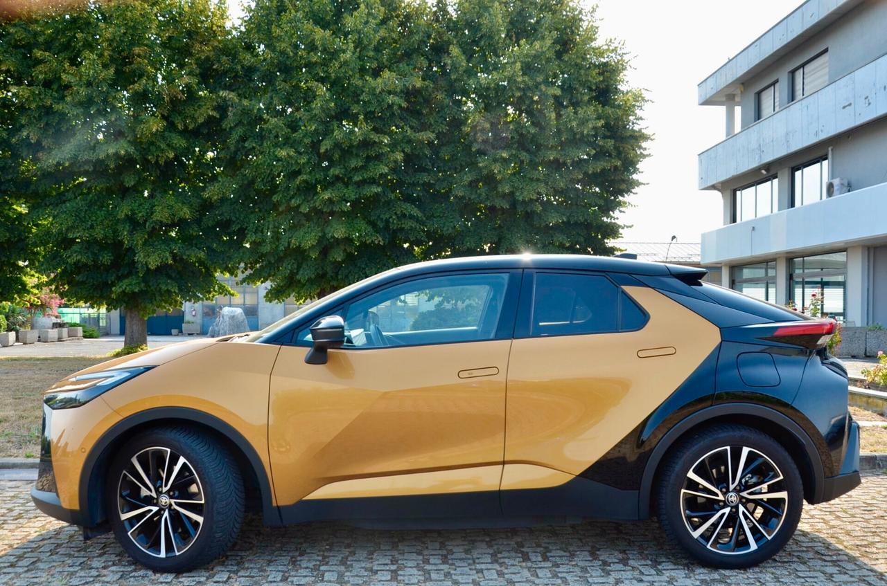 TOYOTA C-HR 2.0 PHEV PLUG-IN LOUNGE PREMIERE FWD 223cv E-CVT, UNICO UTILIZZATORE, EURO 6E, UFF ITALIANA, TETTO, HI-FI JBL, FARI LED, RETRO 360°, PERMUTE