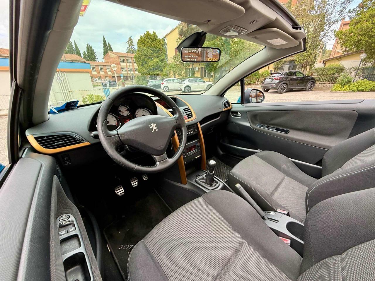 PEUGEOT 207 1.6 VTi 120CV CC Féline