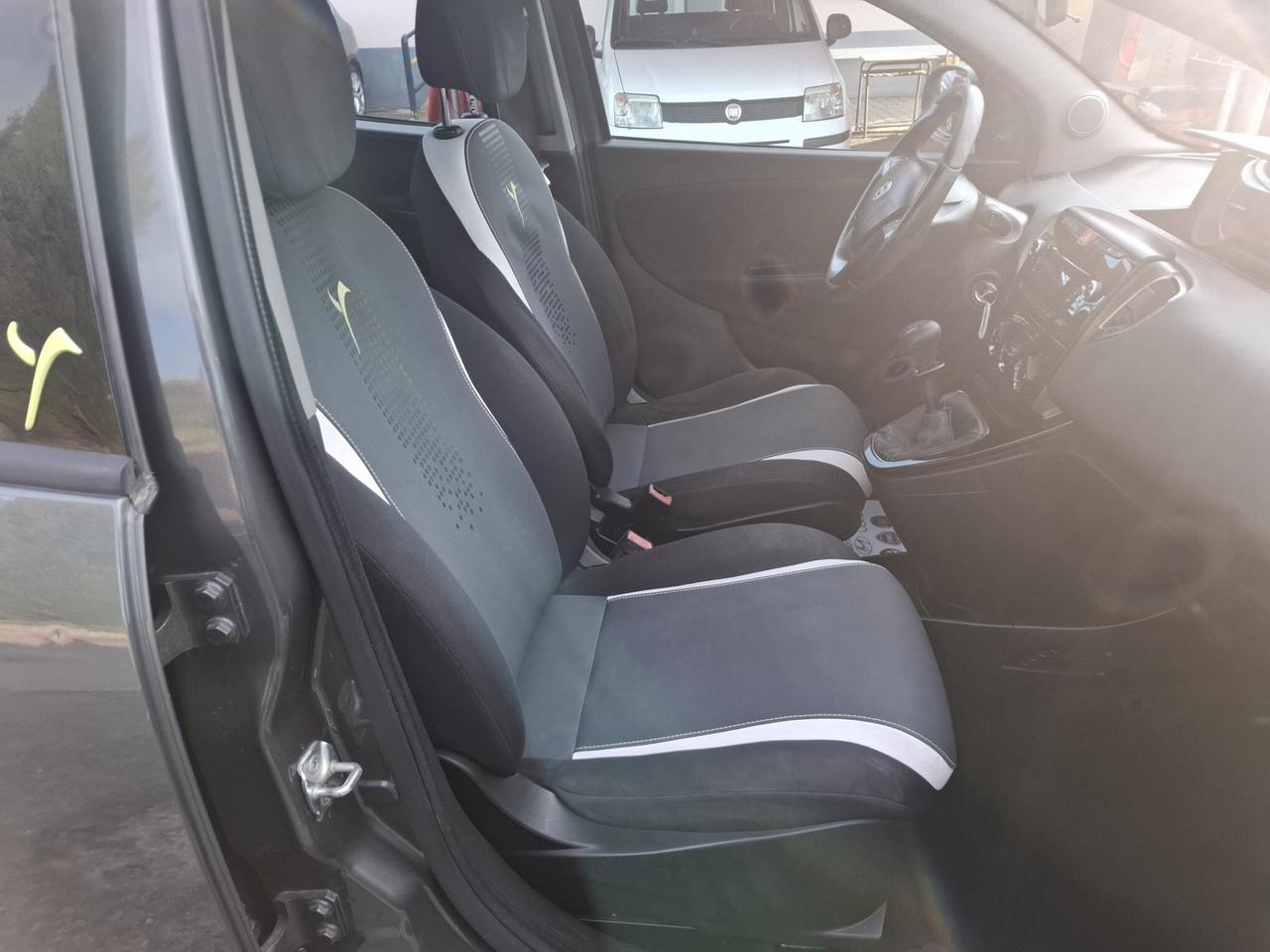 Lancia Ypsilon 1.2 69 CV Platinum