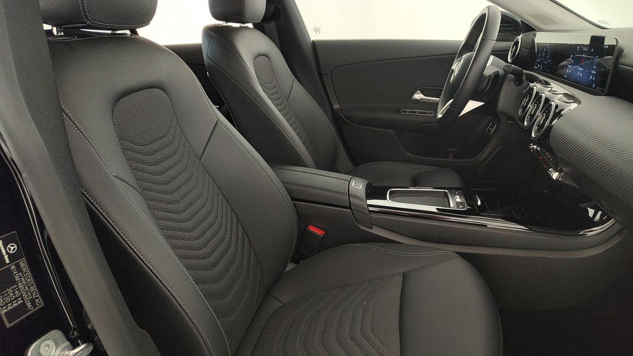 Mercedes-Benz CLA Shooting Brake 180 d Advanced auto