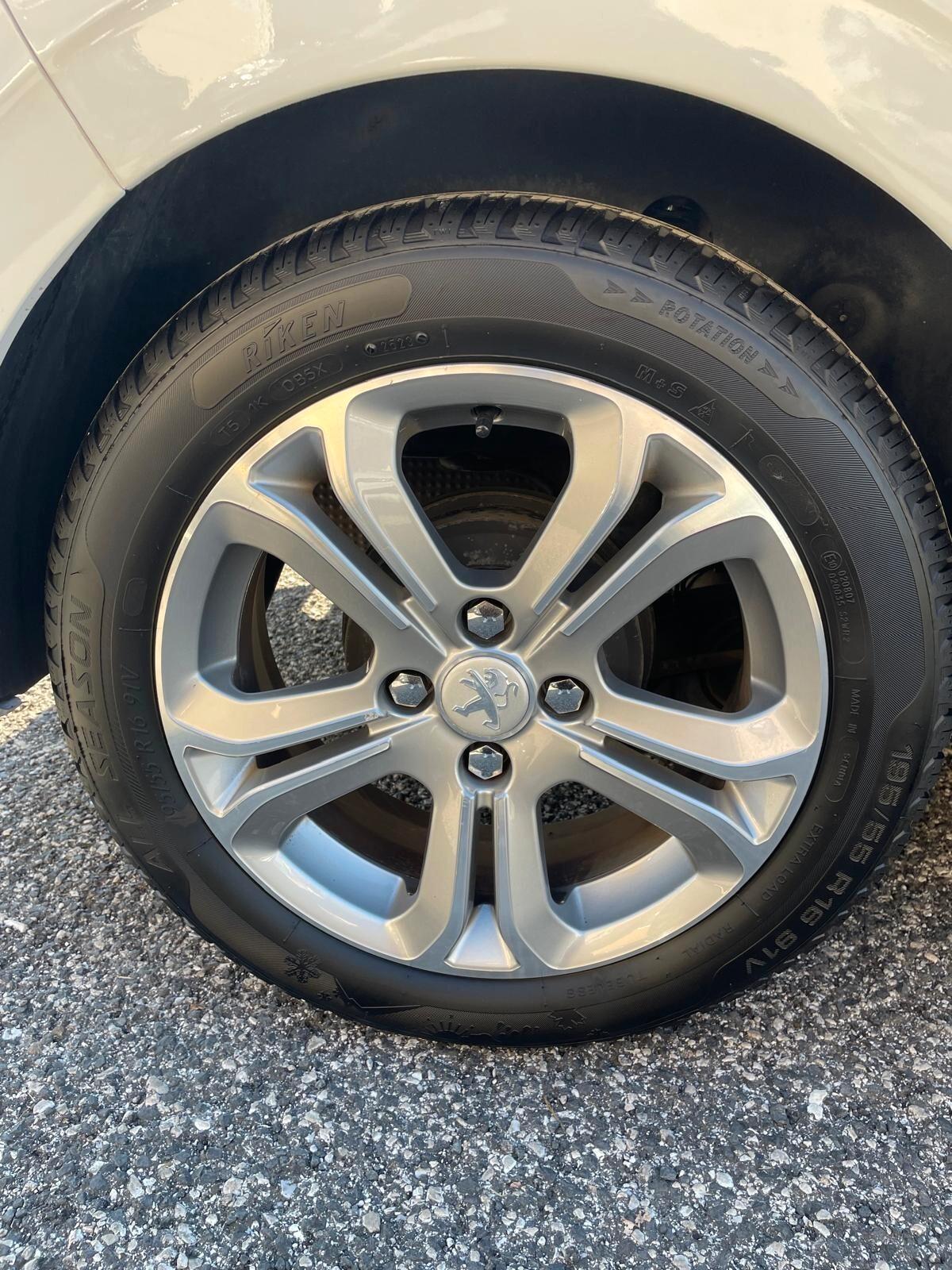 Peugeot 208 1.2 VTi 82 CV 5 porte Allure