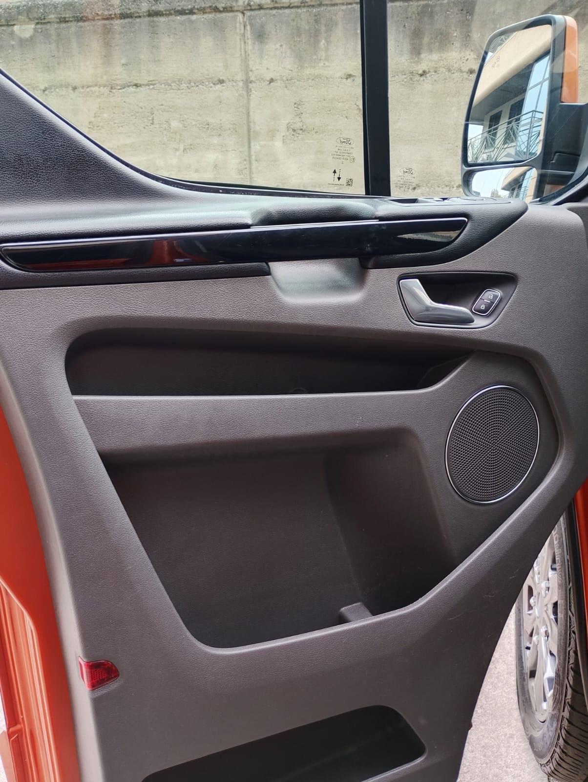 Ford Tourneo Custom 320 2.0 EcoBlue 170CV aut. Titanium