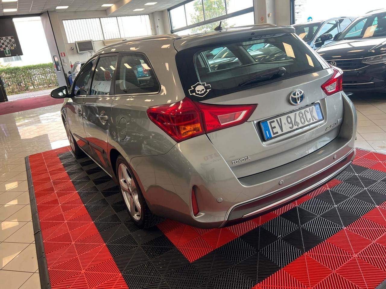 Toyota Auris Touring Sports 1.8 Hybrid Lounge