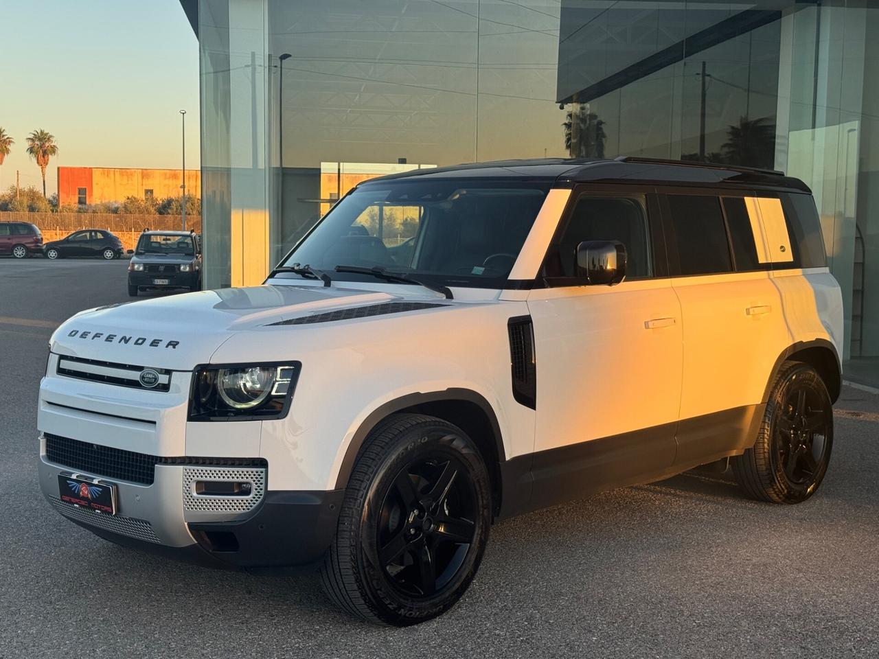 Land Rover Defender 110 3.0D I6 200 CV AWD Auto X-Dynamic SE