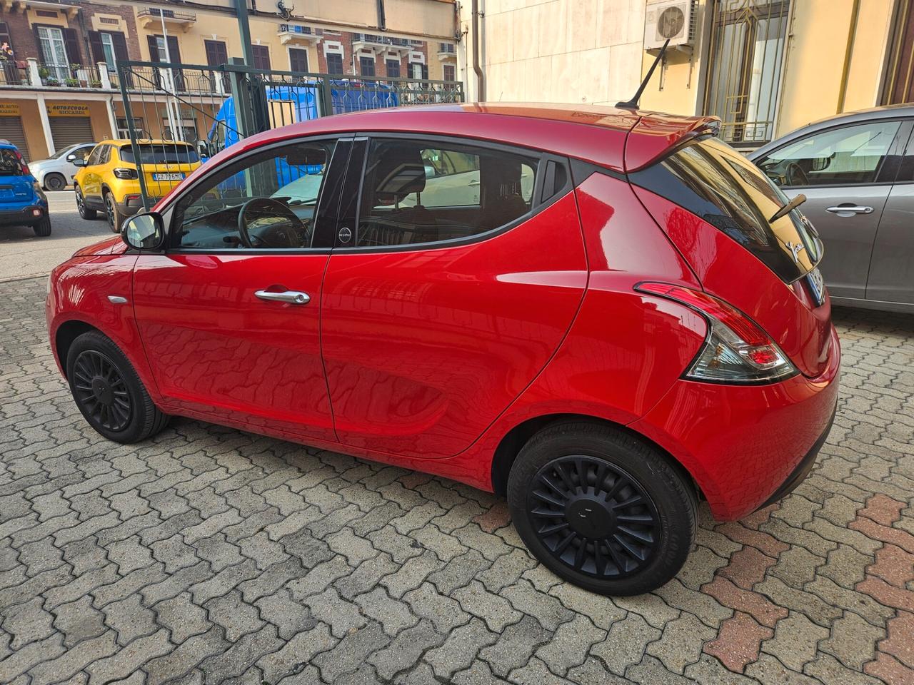 Lancia Ypsilon 1.0 FireFly 5 porte S&S Hybrid Ecochic