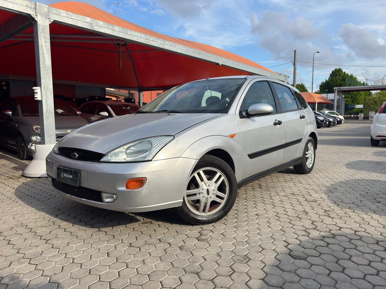 Ford Focus ADATTA A NEOPATENTATI 1.6i 16V cat 5p. Ghia