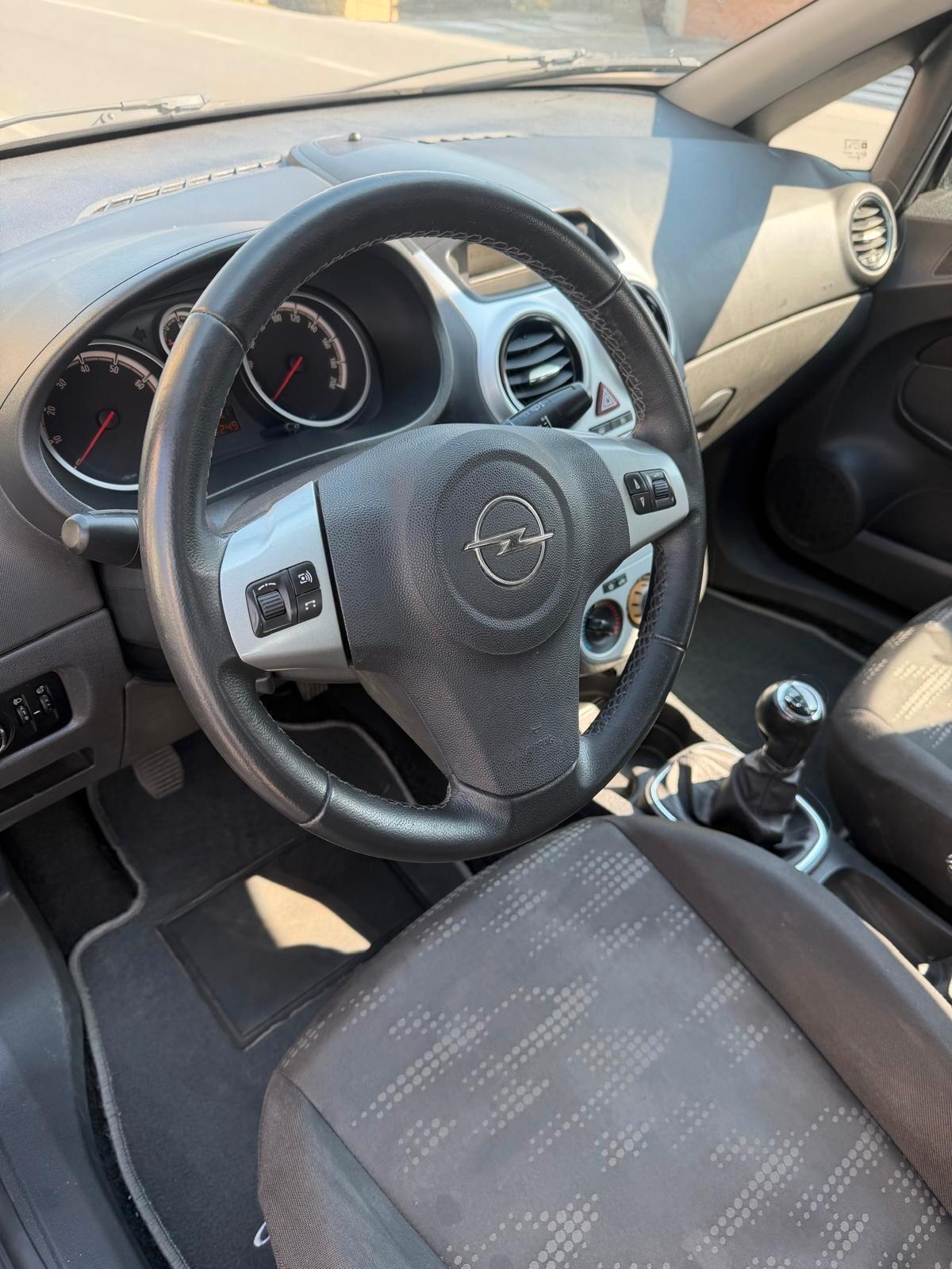 Opel Corsa 1.2 5P. Cosmo