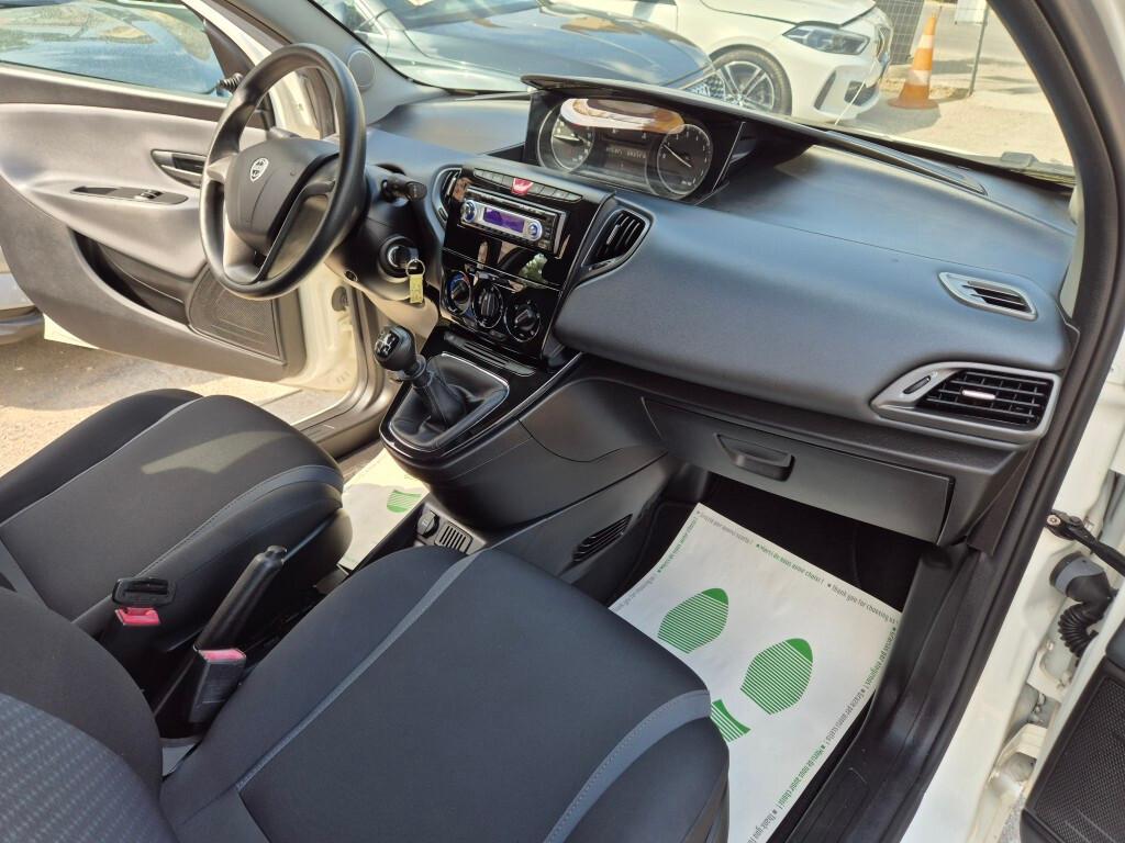 Lancia Ypsilon 1.2 69 CV 5 porte 27.000 KM