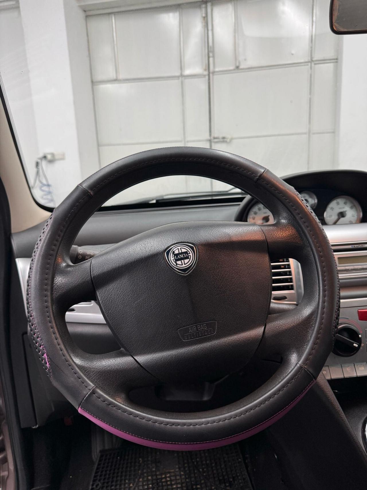 Lancia Ypsilon 1.2 platinum