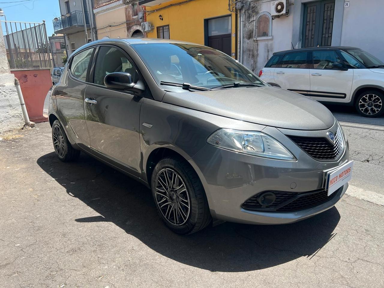 Lancia Ypsilon 1.2 69 CV 5 porte Platinum