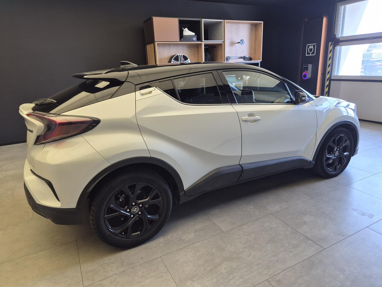TOYOTA C-HR I - C-HR 1.8h Lounge 2wd e-cvt my18