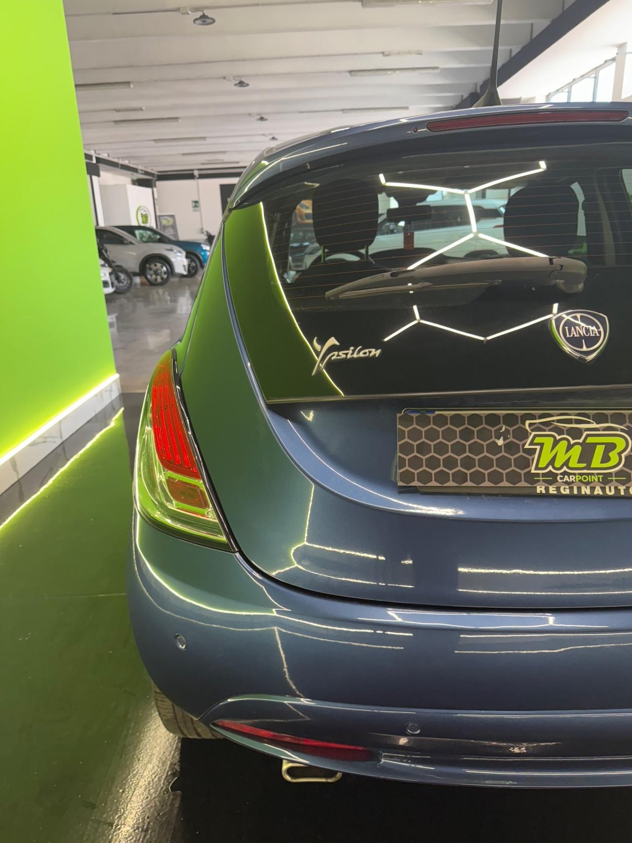 Lancia Ypsilon 1.0 FireFly 5 porte S&S Hybrid Ecochic Silver