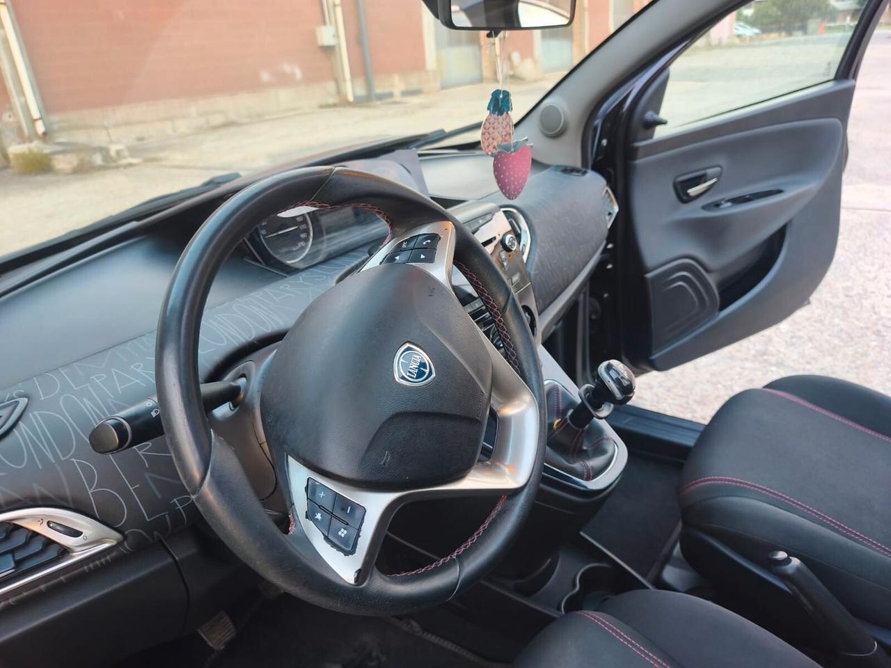 Lancia Ypsilon 2013--1.2 Benzina Neopatentati