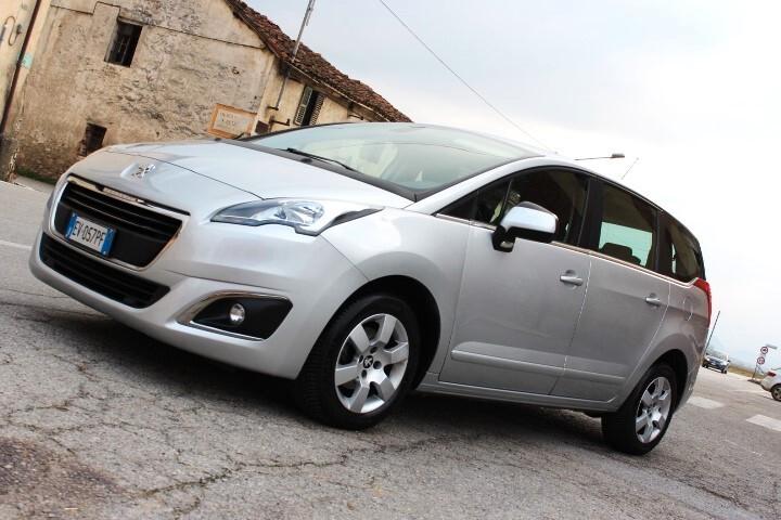 Peugeot 5008 1.6 HDi 115CV Allure 7POSTI CLIMA AUTOMATICO SENSORI PARK RADIO CD NAVIGATORE