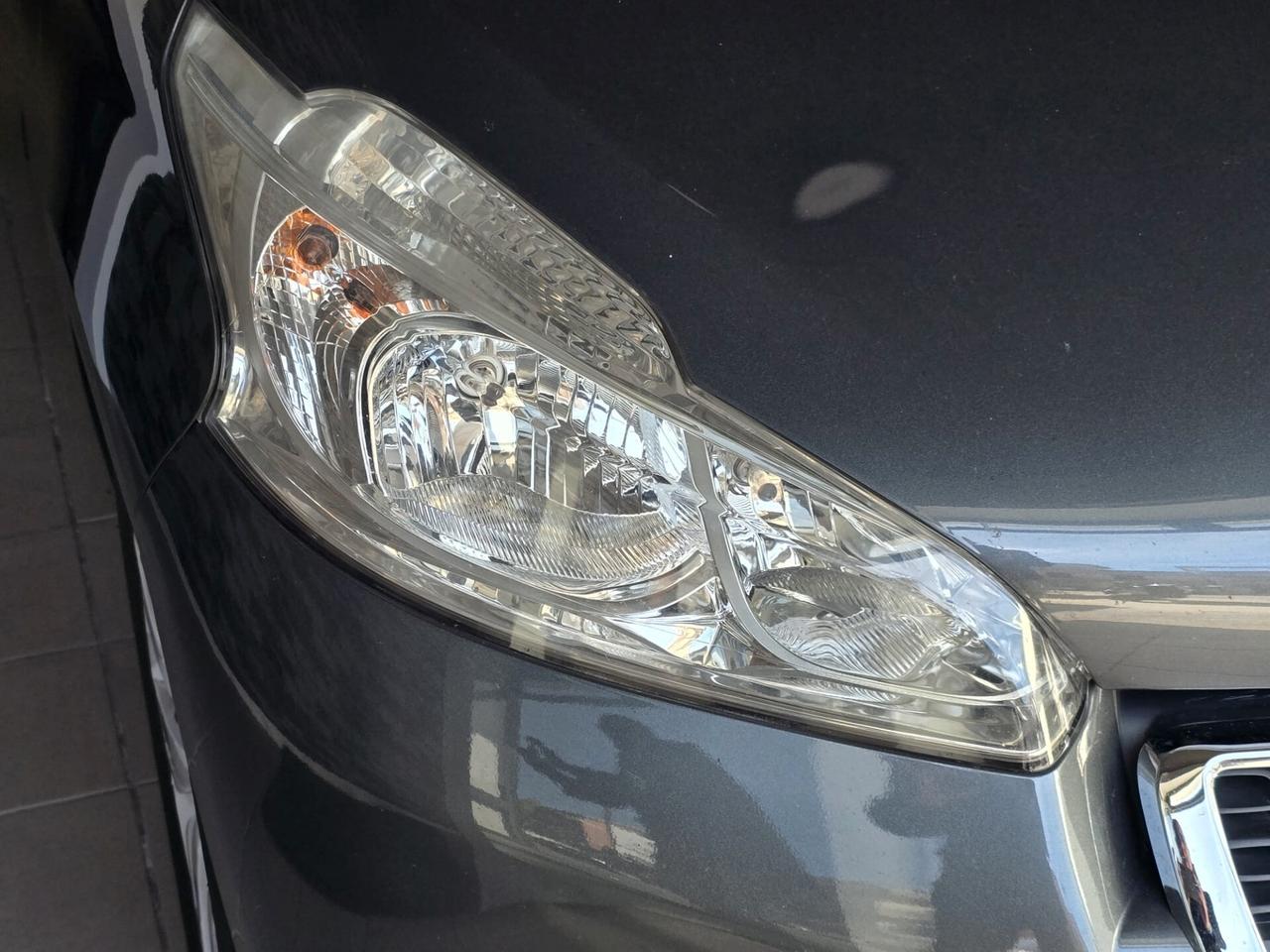 Peugeot 208 1.4 HDi 68 CV 5 porte Allure