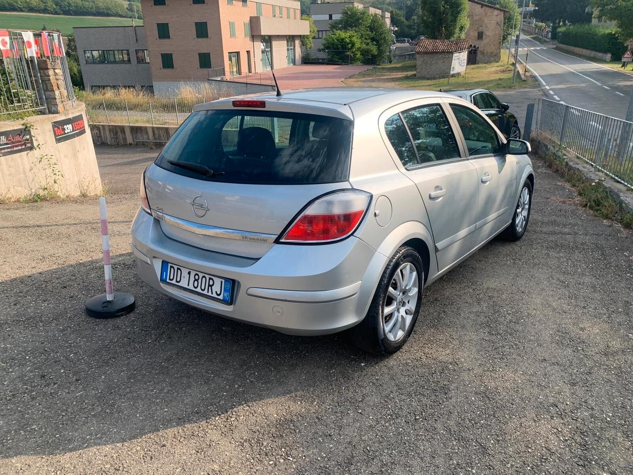 Opel Astra unico proprietario, anno 2006, distribuzione sostituita 136000 km benzina , tagliandata