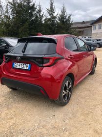 (nuova 6000km lounge )Toyota Yaris 1.5 130 Hybrid 5 porte Lounge red 2025