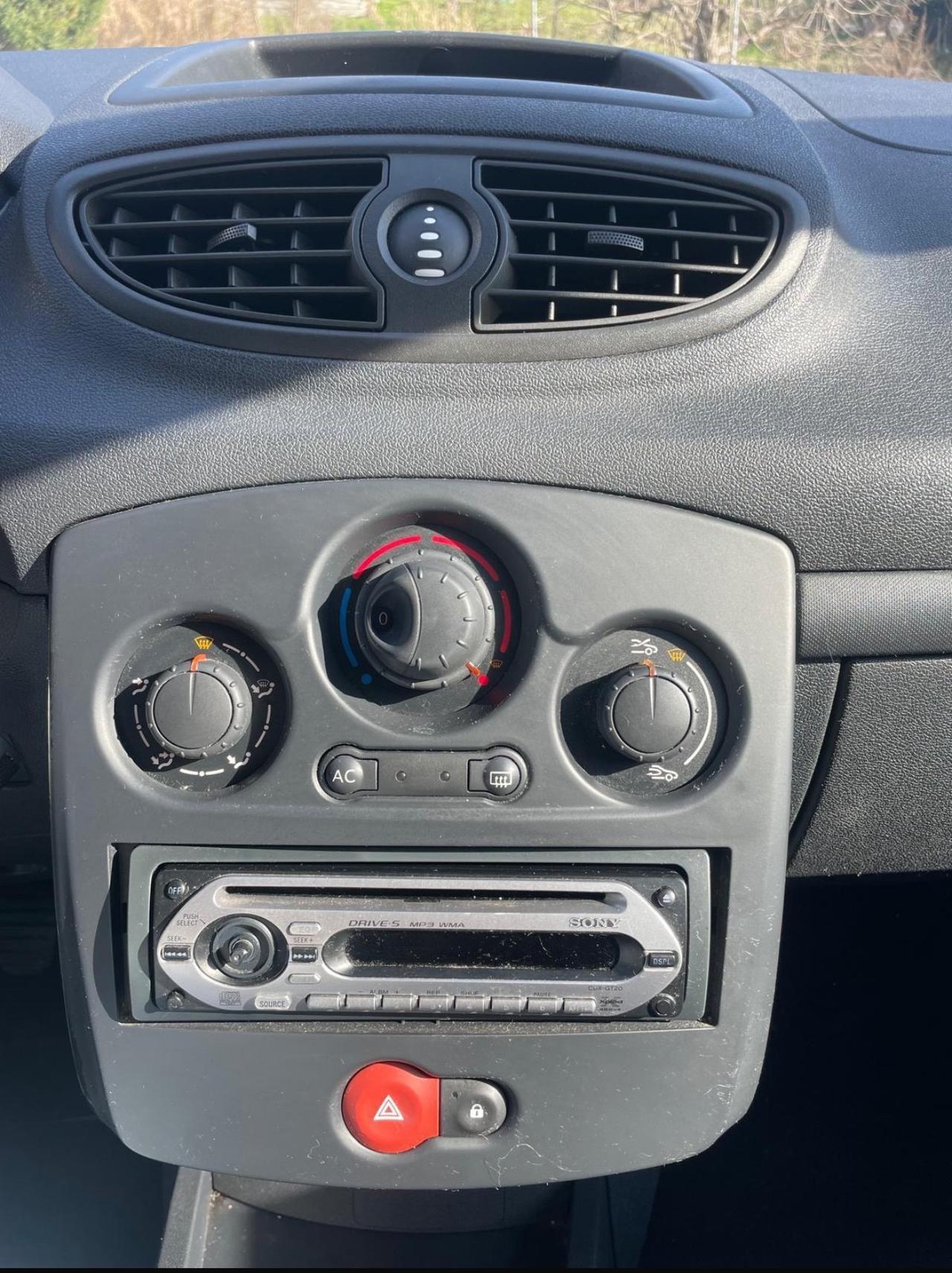 Renault Clio 1.2 16V cat 3 porte Confort Authentique