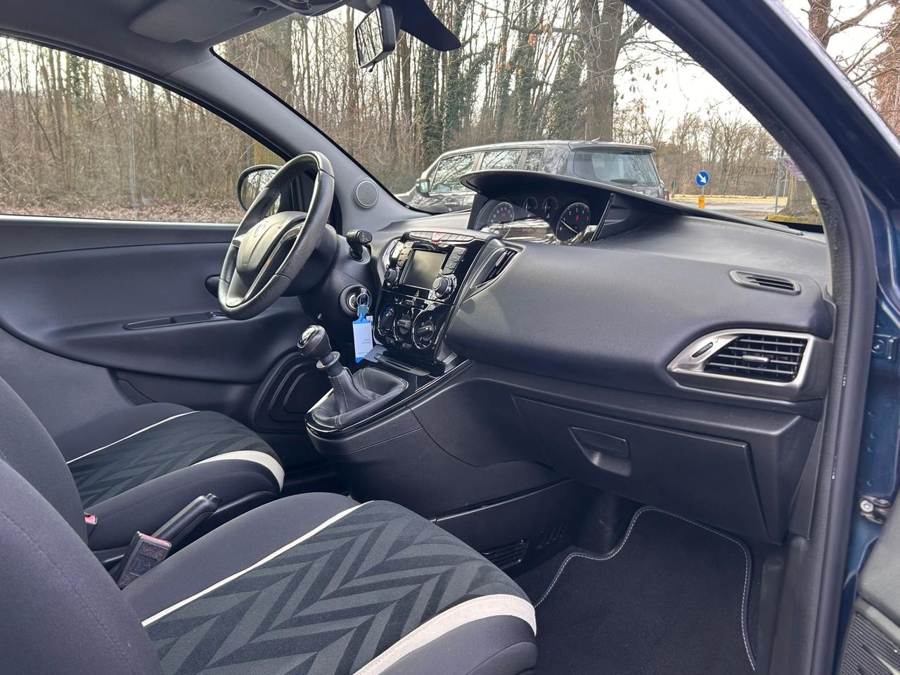 Lancia Ypsilon 1.2 69CV PLATINUM Benzina GPL – 100.000km – OK Neopatentati – Full Optional