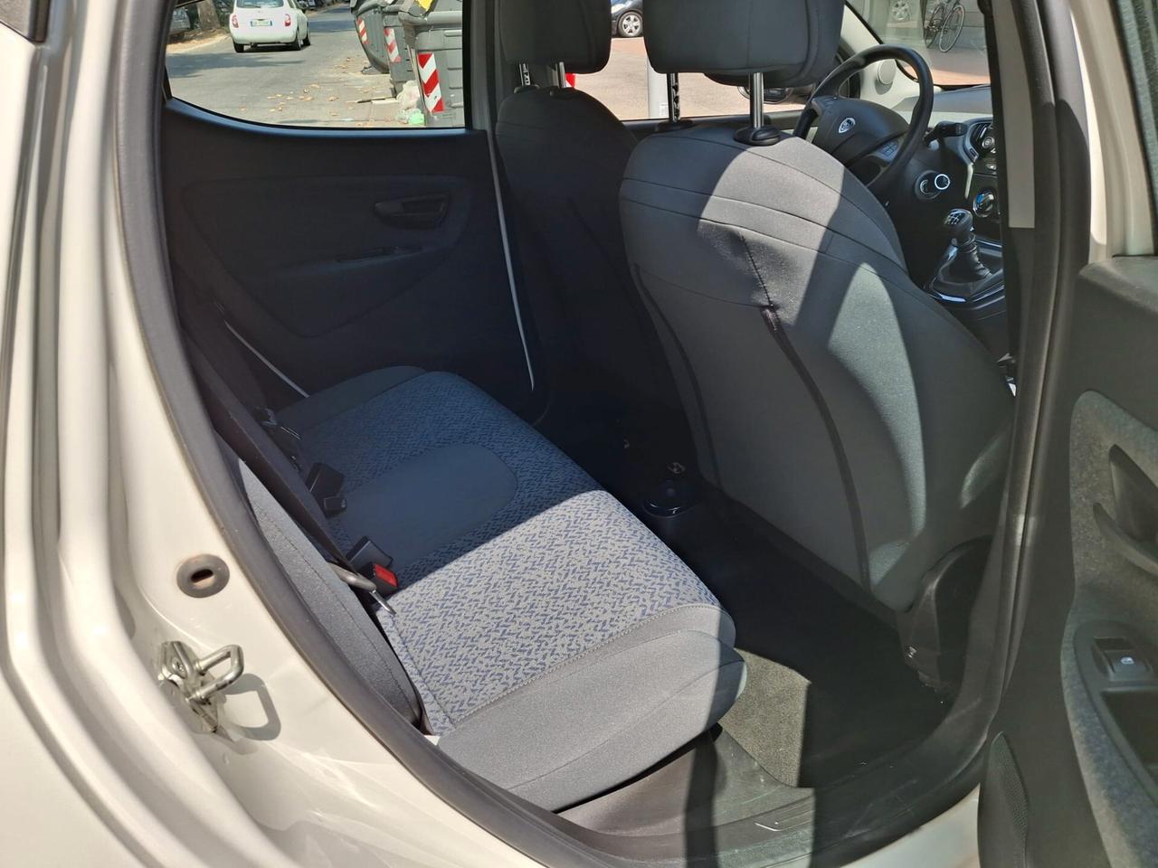 Lancia Ypsilon 1.0 FireFly 5 porte S&S Hybrid Ecochic Silver