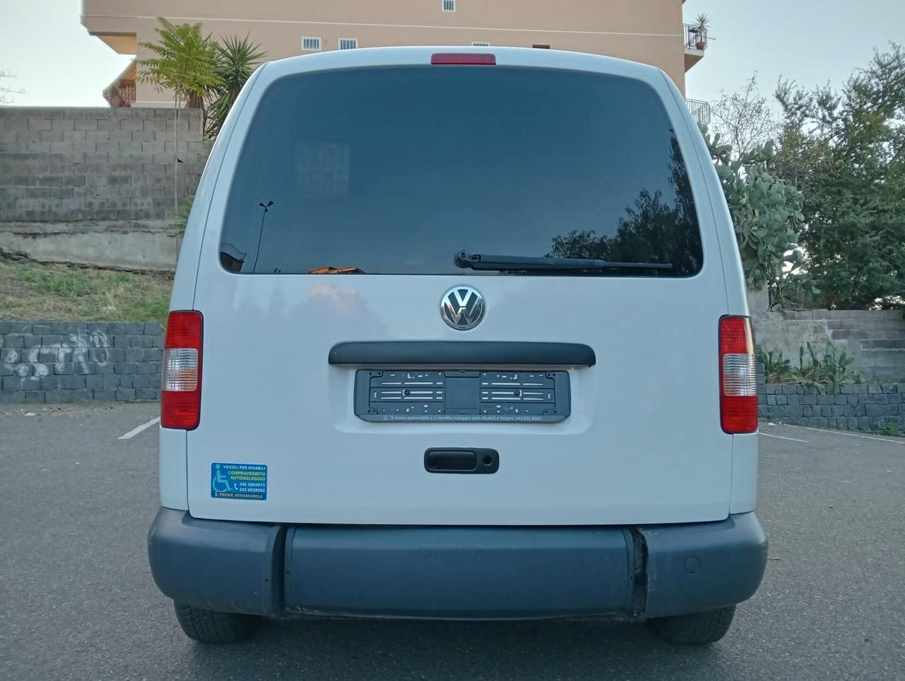 Volkswagen Caddy Pianale ribassato con rampa disabili in carrozzina