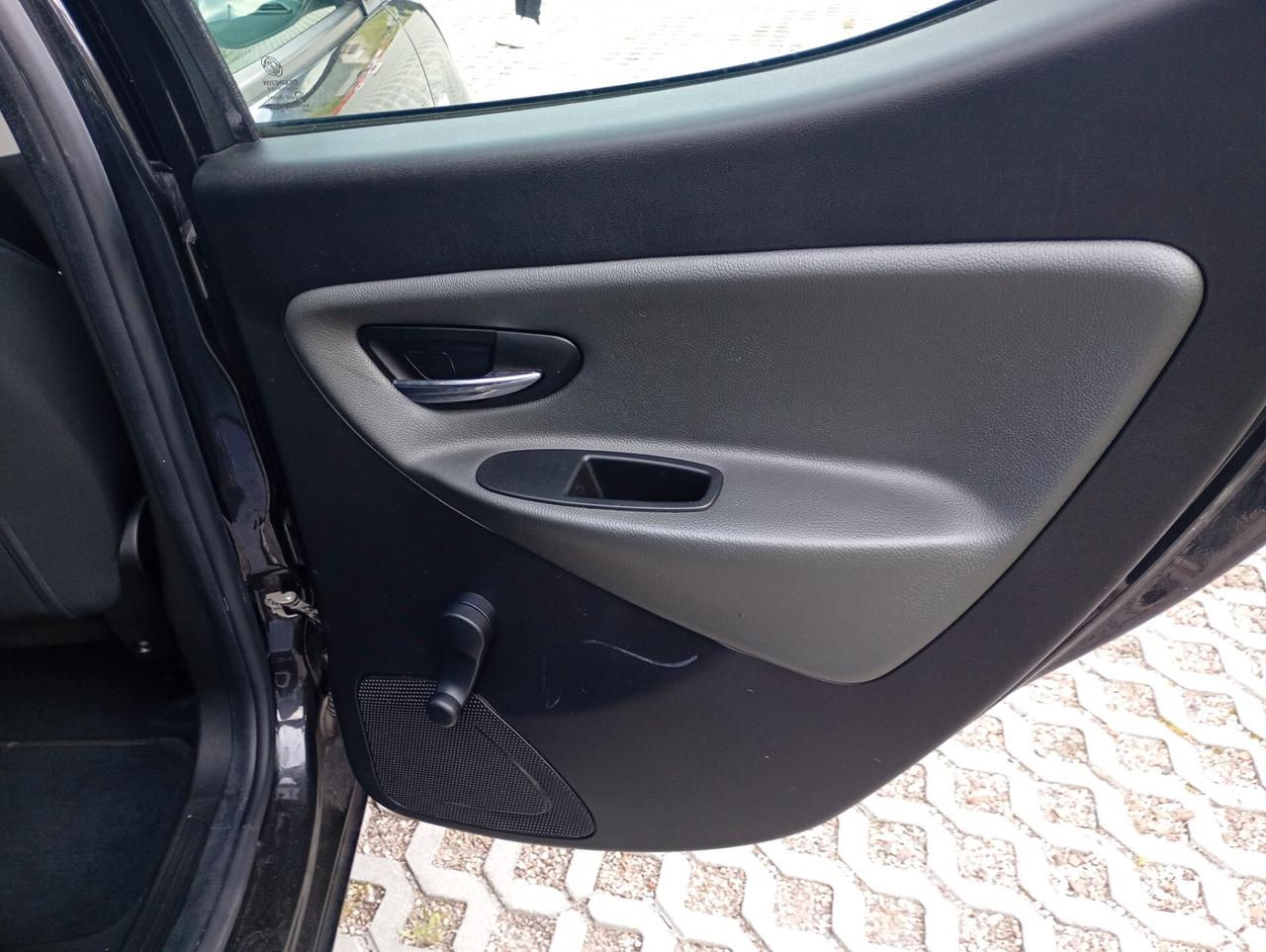 Lancia Ypsilon 1.2 69 CV 5 porte S&S Gold