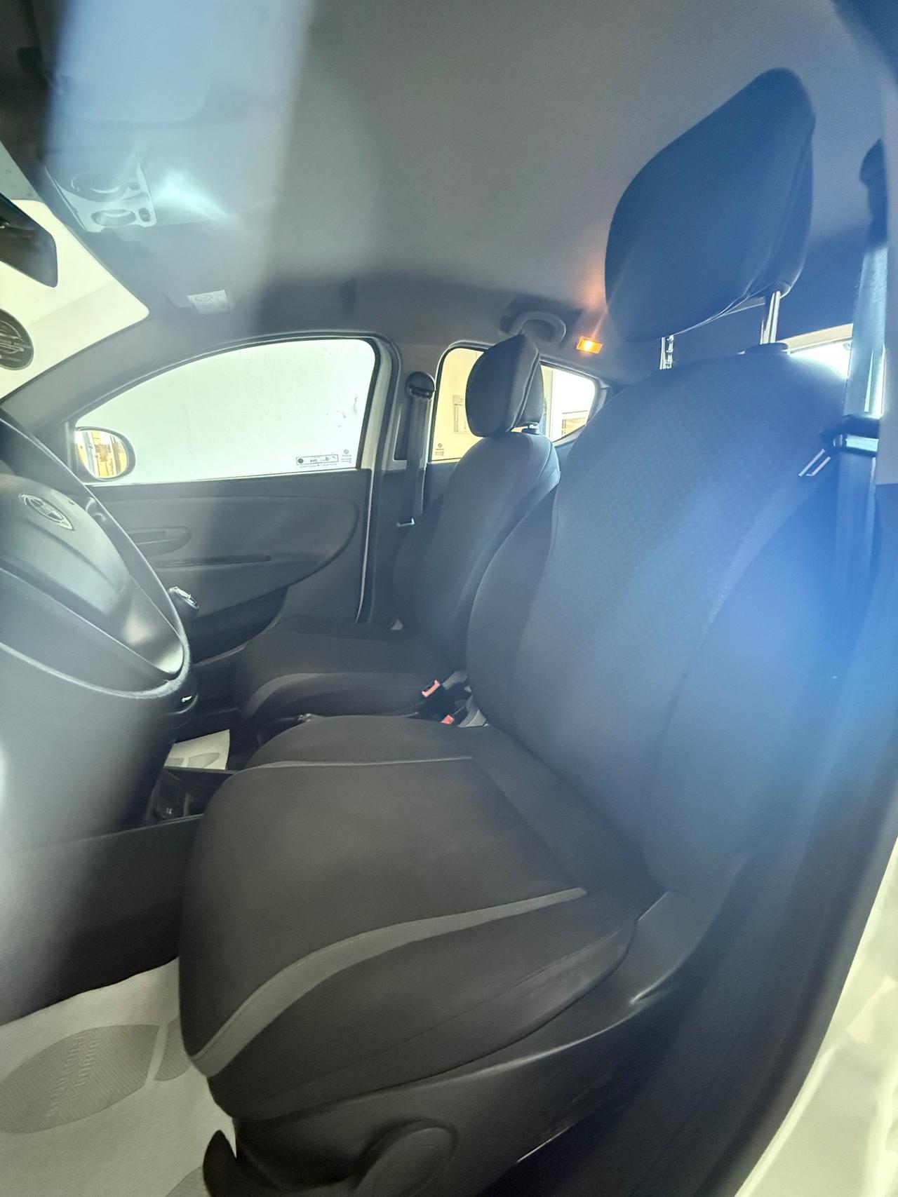 Lancia Ypsilon 1.2 69 CV 5 porte Platinum