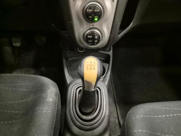 Toyota Yaris 5 Porte 1.3 Sol - NEOPATENTATI - Clima - Radio CD