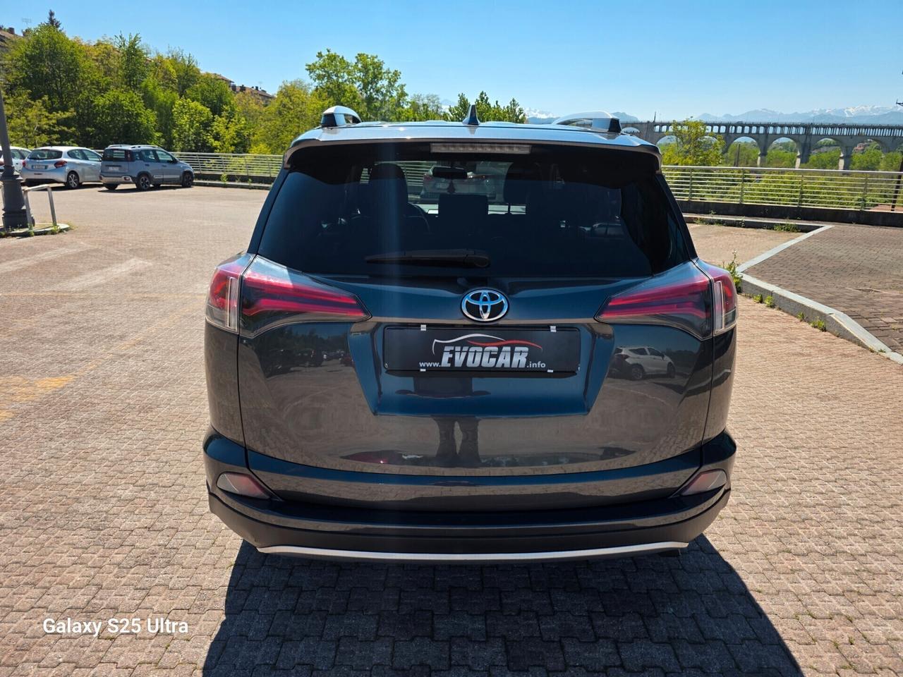 toyota rav4 2.0 D-4D valutiamo usato