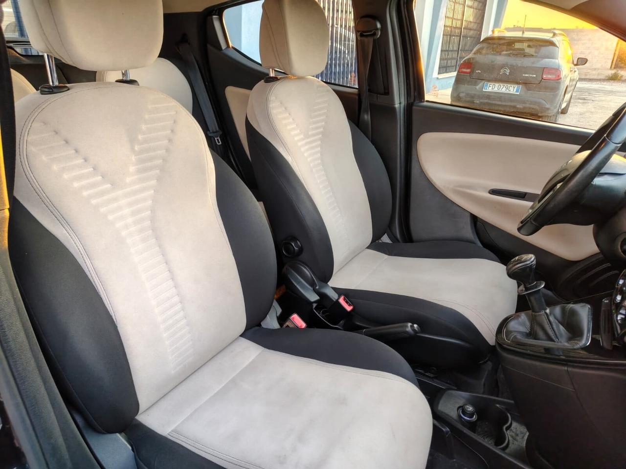 Lancia Ypsilon 1.2 69 CV 5 porte S&S Platinum