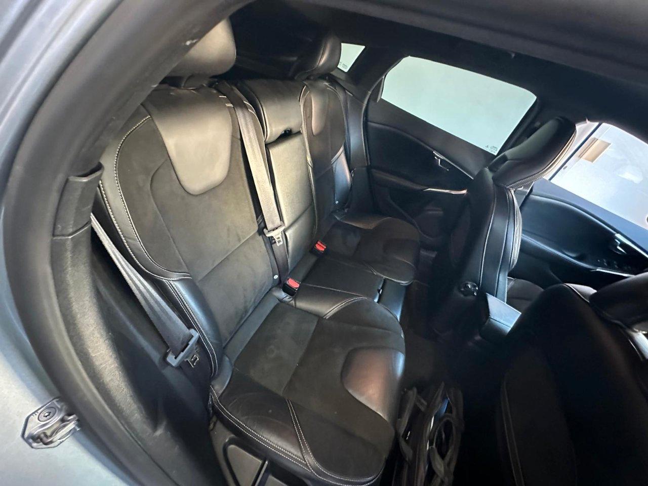 Volvo V40 2.0 d4 R-design Momentum 190cv geartronic my17