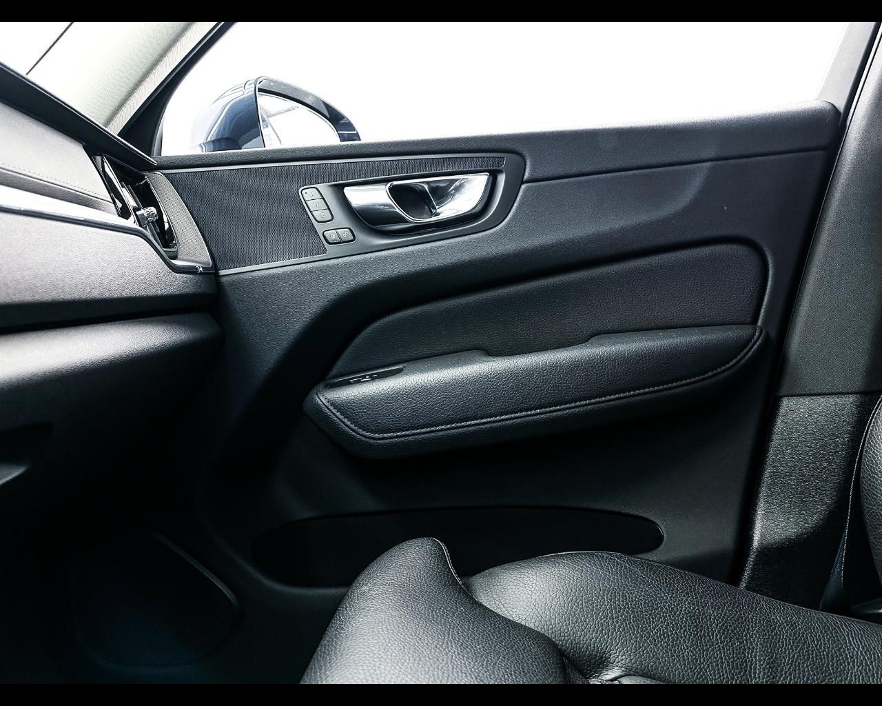 VOLVO XC60 (2017--->) - XC60 B4 (d) AWD Geartronic Inscription