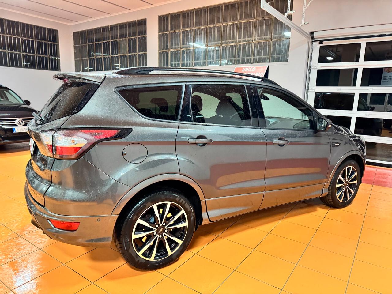 Ford Kuga 1.5 TDCI 120 CV S&S 2WD ST-Line