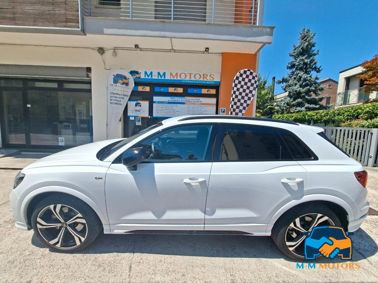 Audi Q3 40 2.0 tfsi Identity Black quattro s-line