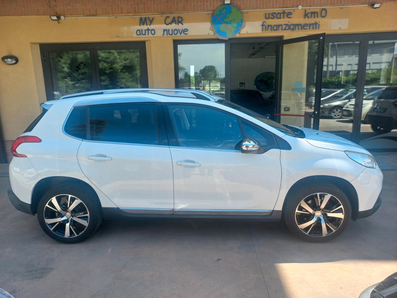 Peugeot 2008 BlueHDi 100 Allure