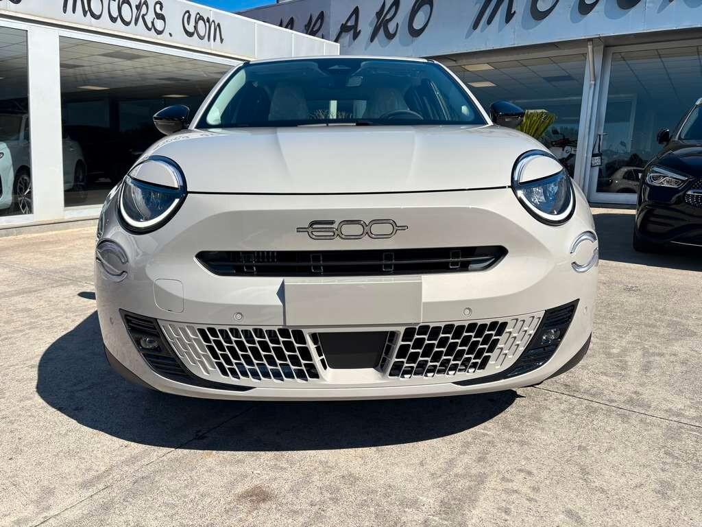 Fiat 600 100 CV Icon 2026 / KM 0 IVA ESPOSTA Tua a solo 215 Euro al mese