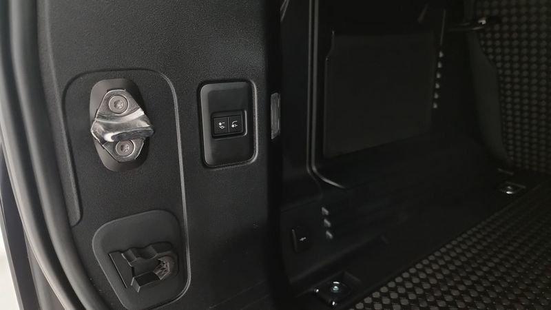 Land Rover Defender 110 3.0D I6 200 CV AWD Auto S