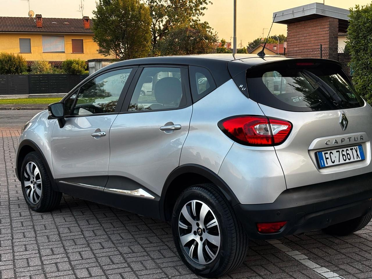 Renault Captur dCi 8V 90 CV Start&Stop Energy Life..CELL 393 690 2051 WUATSAPP