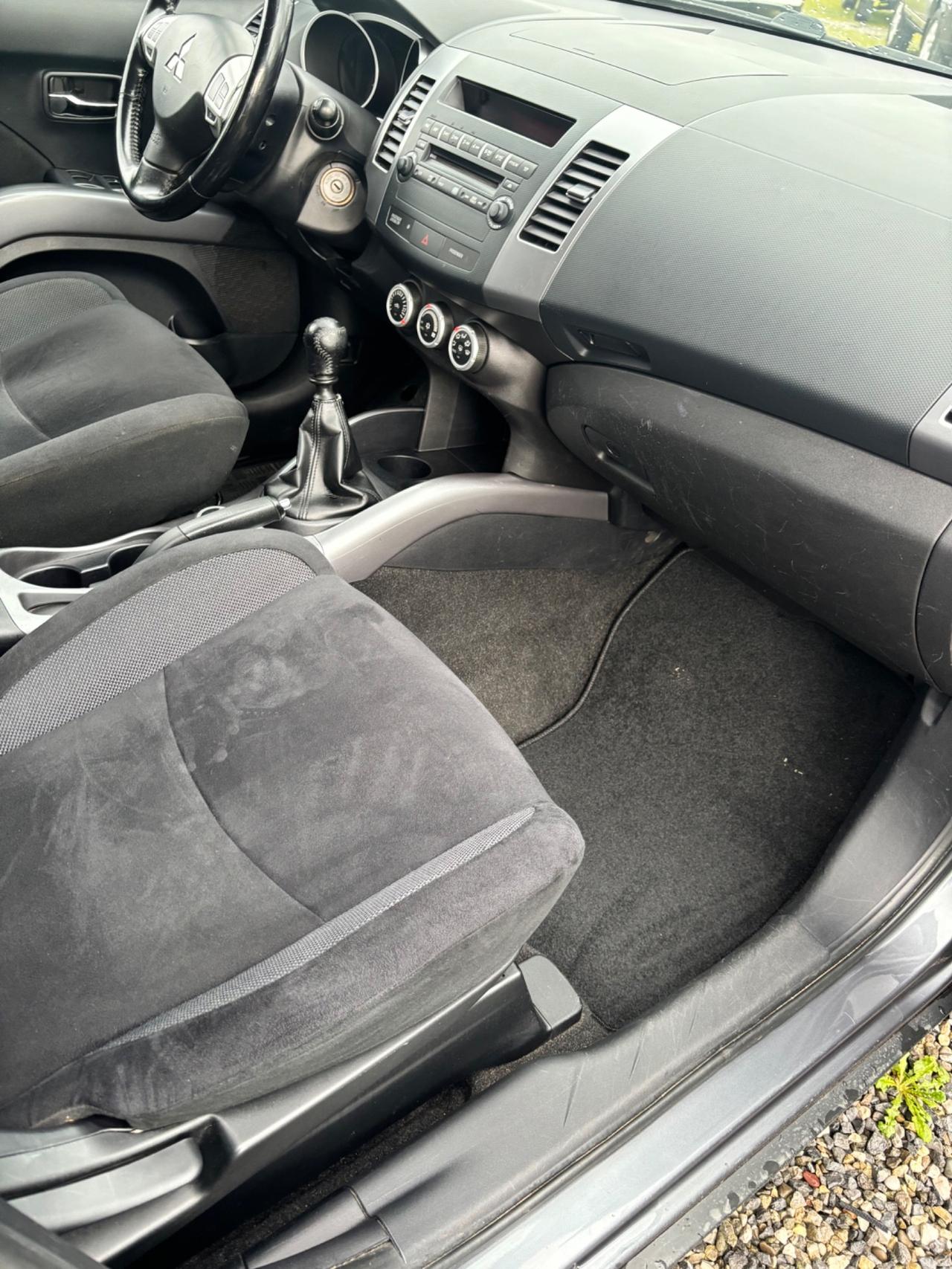 Mitsubishi Outlander 2.0 DI-D Intense DPF